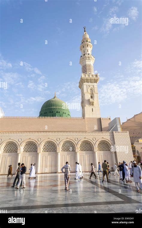 Mosque Al Nabawi Prayers Hi Res Stock Photography And Images Alamy