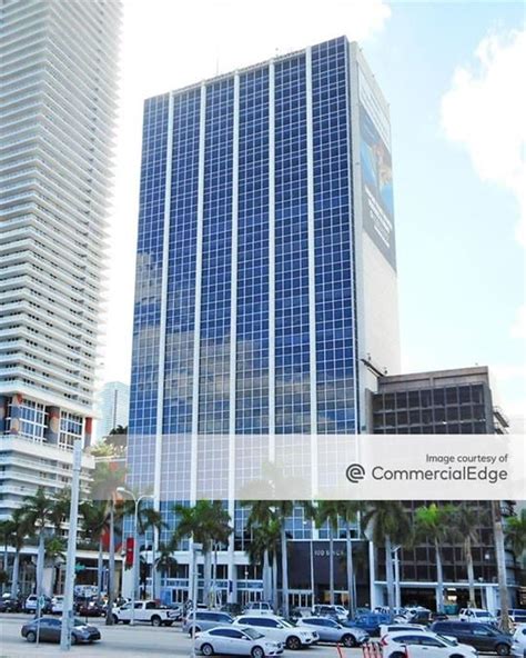 New World Tower 100 N Biscayne Blvd Miami Fl Office Building