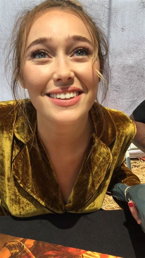 Alycia Debnam Carey At The Fear The Walking Dead Autograph Signing