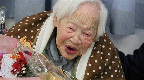 La Mujer Más Vieja Del Mundo Que Se Pone Morada A Sushi Aconseja