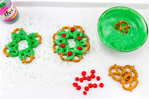 Mix in the peppermint extract. Festive Chocolate Pretzel Wreaths! ⋆ Brite and Bubbly