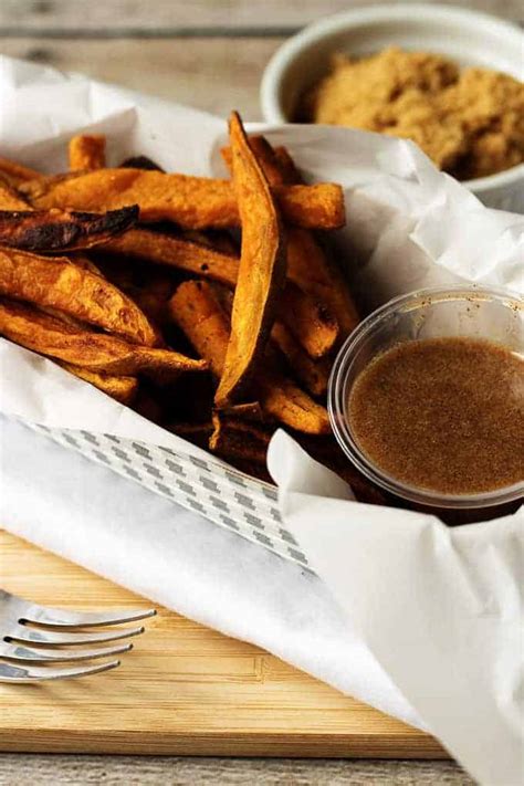 I made sweet potato fries in the oven yesterday, and i snacked on them while watching an episode of forensic files on hln as my boys watched footbal. Sweet Potato Fries with Cinnamon Sugar Dipping Sauce {A ...