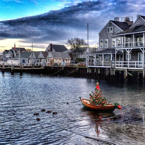 A Guide To Nantuckets Christmas Stroll The A Lyst A Boston Based