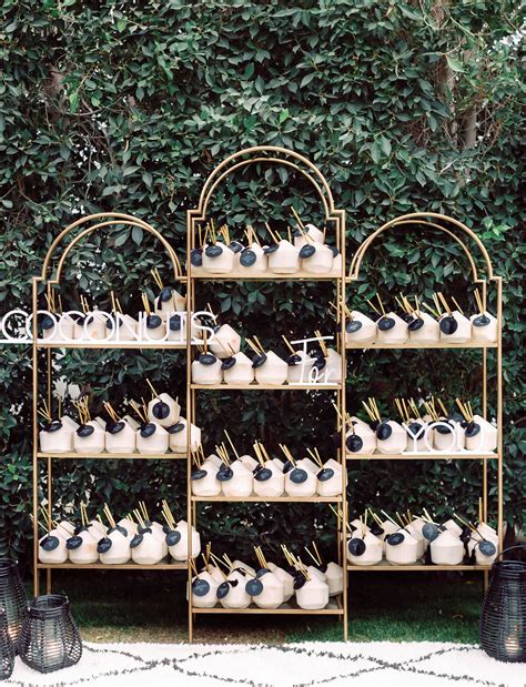 These diy escort cards will perfectly fit your rustic wedding theme. 16 Escort Card Display Ideas that Make Finding Your Seat ...