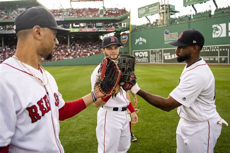Red Sox Former Outfielders Continue To Dazzle With Their Defensive Magic