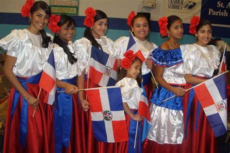 Los Trajes Tradicionales En La República Dominicana Costumes Around The World Dominican
