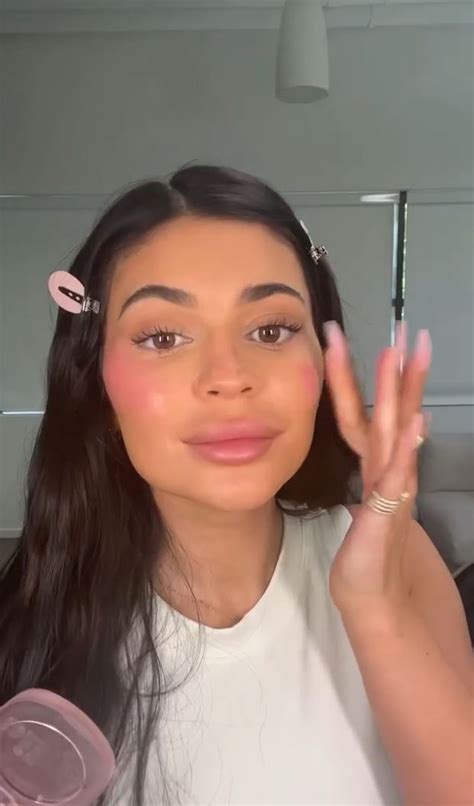 Kylie Jenner Shows Off Her Very Puffy Lips In New Video