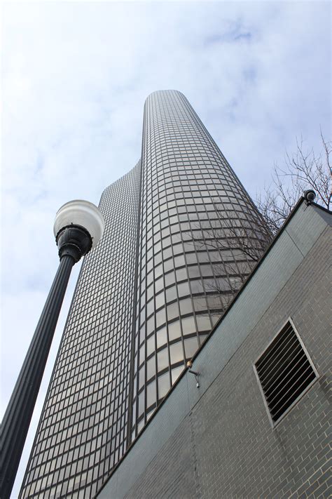 Oprah And Other Secrets Of Lake Point Tower — Inside Chicago Walking