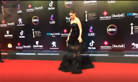 فيديو إيمان العاصى بفستان مثير فى ختام مهرجان القاهرة السينمائى مبتدا