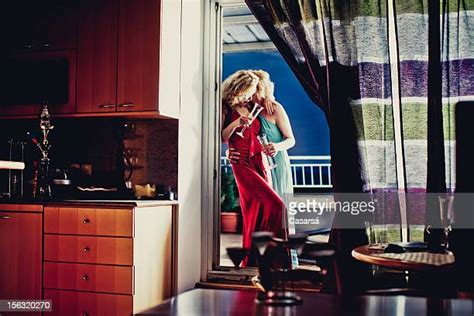 Lesbian Couple Party Photos Et Images De Collection Getty Images