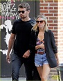 Theo James Takes a NYC Stroll With Girlfriend Ruth Kearney | Photo ...