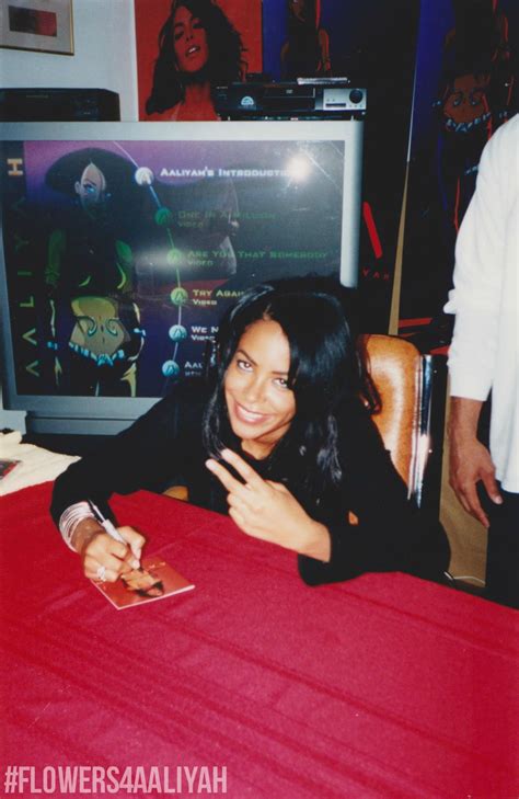 aaliyah signing red album ♥ aaliyah photo 37216808 fanpop