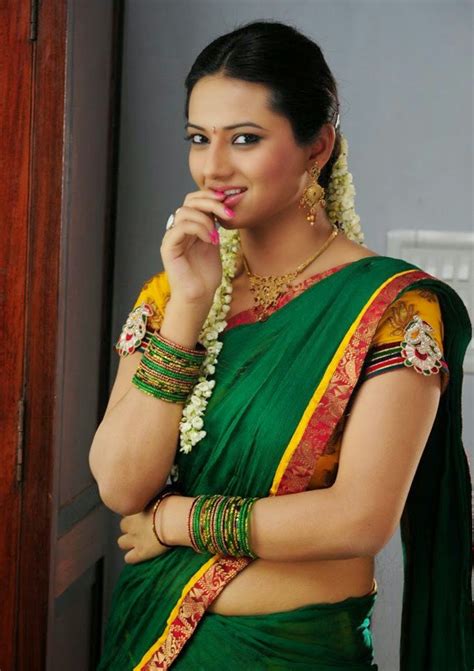 Isha Chawla Hot Navel Pics Green Saree Photos South Actress