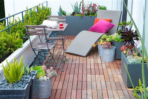 13 Awesome Ways To Decorate Your Balcony With Pebbles The Art In Life