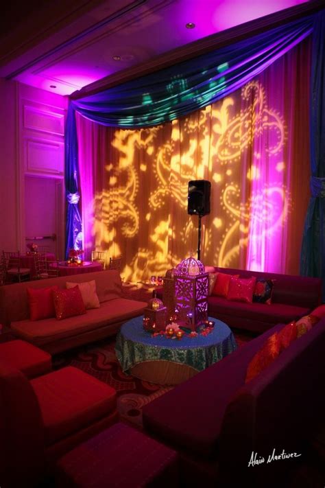To keep things desi, you can go for earthy tones and match those with colours from a karan johar movie and make your bollywood theme party memorable. Hookah lounge, Moroccan theme, Indian decor