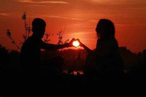 Romantic Couple Sunset Hd Wallpapers