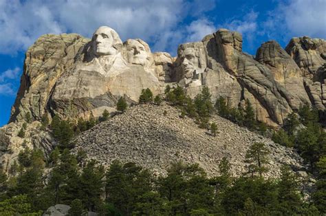 The 15 Best Places To Visit In South Dakota In 2018