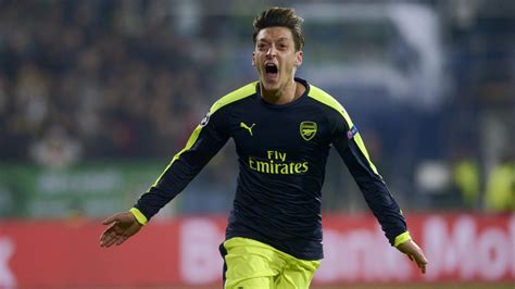 Late Mesut Ozil Winner At Ludogorets Seals Arsenal Place In Last 16