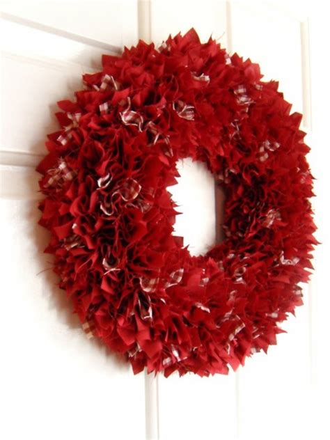 10 Front Door Valentines Day Wreaths