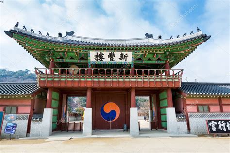 Puerta Principal Del Palacio De Hwaseong Haenggung En Suwon Corea Del