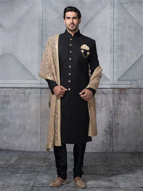 What is given according to tradition?? Indian Wedding Outfits for The Bride's/Groom's Brother