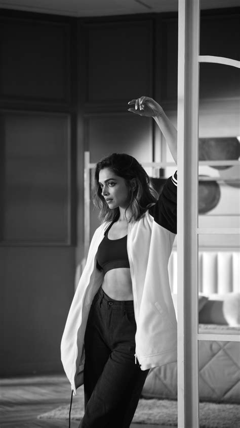 Deepika Padukone 2301×4096 Ruhqdesi