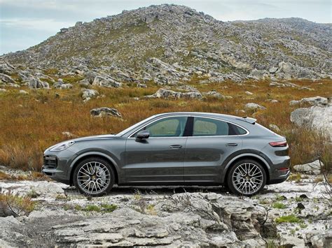 Porsche Cayenne Coupe se rende à moda dos SUVs com perfil ...