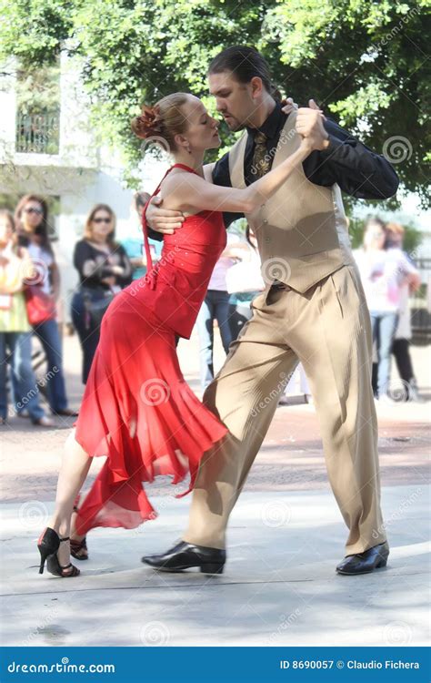 Tango De 2 Danseurs De Couples Photographie éditorial Image Du Flirter Danseur 8690057
