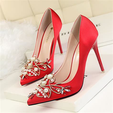 Silk Wedding Shoes With Appliques Crystals Beaded Pointed Toe High