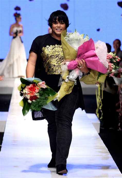 Artis terkait aku senang di tengah kesibukannya dia datang ke sini. Ivan Gunawan | FashionWindows Network