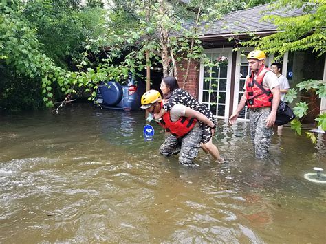 Hurricane Harvey Aftermath 100000 Homes Destroyed A Million Vehicles