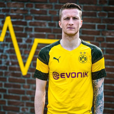 Dortmund, commonly known as borussia dortmund boˈʁʊsi̯aː ˈdɔɐ̯tmʊnt, bvb, or simply dortmund, is a german professional sports club based in dortmund. Veja imagens da nova camisa do Borussia Dortmund para ...