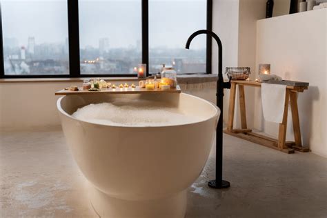 8 Reasons Why Baths Are Better Than Showers ActWitty