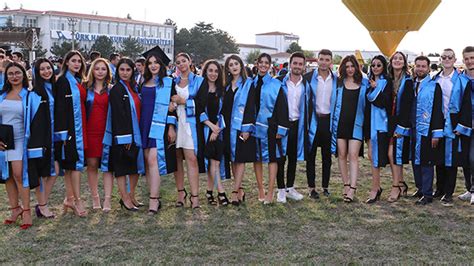 Türk Hava Kurumu Üniversitesi nde mezuniyet coşkusu İstanbul Gazetesi