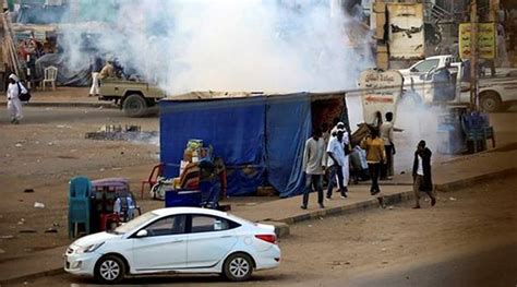 Sudan Protesters Police Clash As Anti Bashir Unrest Spreads World