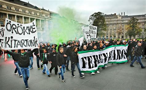 A green monsters (ferencváros) szurkolócsoport hivatalos oldala. Best of Ferencváros 2014/2015 - Hungarian Ultras