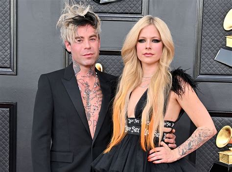 Avril Lavigne And Mod Sun Break Up A Year After Engagement Gh