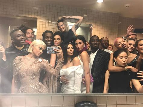 Met Gala 2017 See The Best Celebrity Selfies Teen Vogue