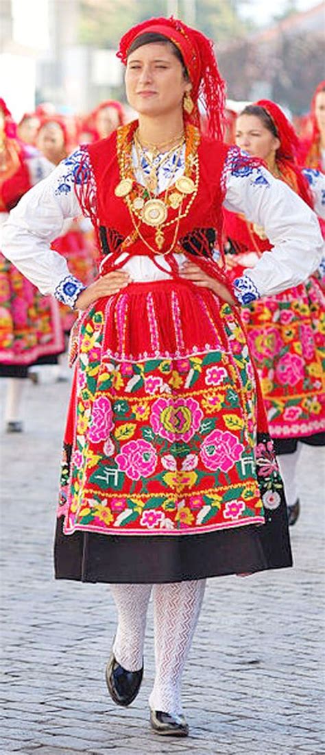 Épinglé Par Kalidi Sur Folk Fashion Robe Traditionnelle Costume