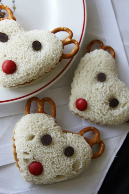 And the more there are, the merrier the holidays will be. 25 Easy Christmas Treats For Kids - Christmas Treat Ideas