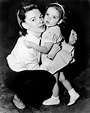 Judy Garland junto a su hija, Liza Minelli | Judy garland, Estrellas de ...