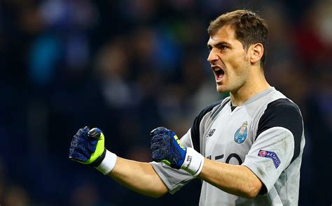 Iker Casillas De Nuevo Llevará La Copa Del Mundo Ahora En Qatar 2022
