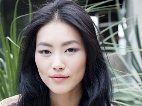 Face Of Beauty Chinese Models Land Big Cosmetics Contracts Ny Daily News