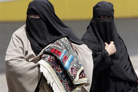 Uffici Pubblici Vietati Alle Donne Col Burqa Multe Da Cento Euro