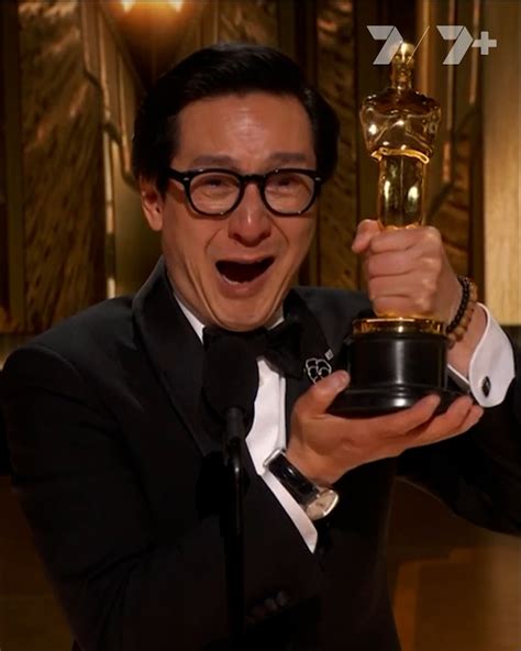 Ke Huy Quan Wins Academy Awards Actor Ke Huy Quan Wins Best Supporting Actor Oscar For