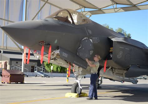 Why Canada May Choose To Buy 88 F 35 Fighters The National Interest