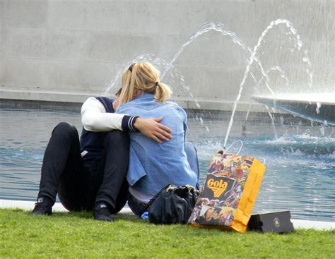 Kissing Couple Woman Blonde Love Romance Fountains Gola Bag Marble Arch