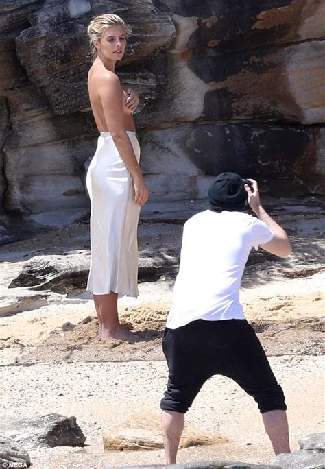 Instagram Star Natasha Oakley Topless On Sydney Beach Daily Mail Online