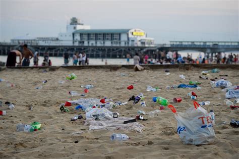 A Uk Beach In Bournemouth Was Left With 40 Tons Of Trash To Clean Up