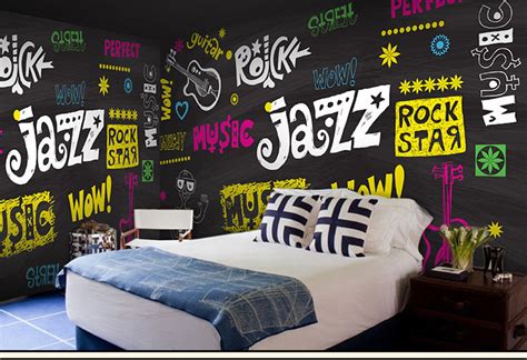 Dinding kamar berwarna putih dapat menyeimbangkan warna furnitur hitam yang terkesan gelap sehingga ruangan bisa terasa lebih cerah. 5 Tips Desain Kamar Tidur Bertemakan Musik dan Contoh ...